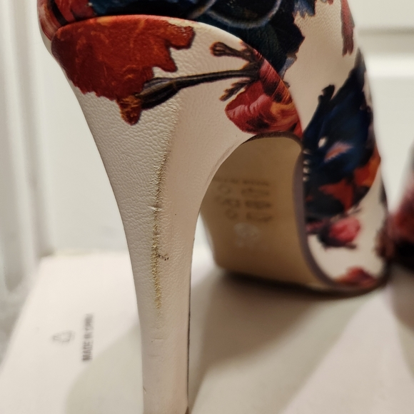 exe Floral Heels - Picture 12 of 13